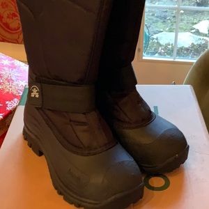 Men’s Kamik snow boots size 8. Worn once.